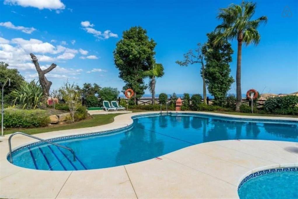 Luxury Apartment With Sea Views, Golf, Gym, Spa, 7 Pools Охен Экстерьер фото
